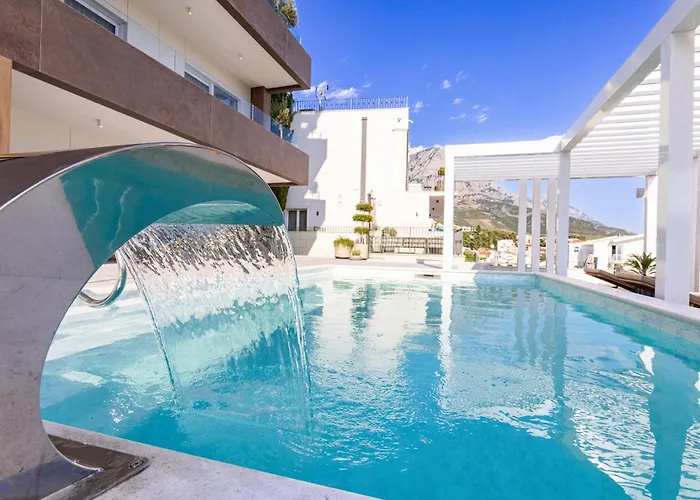 Exlusive M -baska Voda 巴什卡沃达